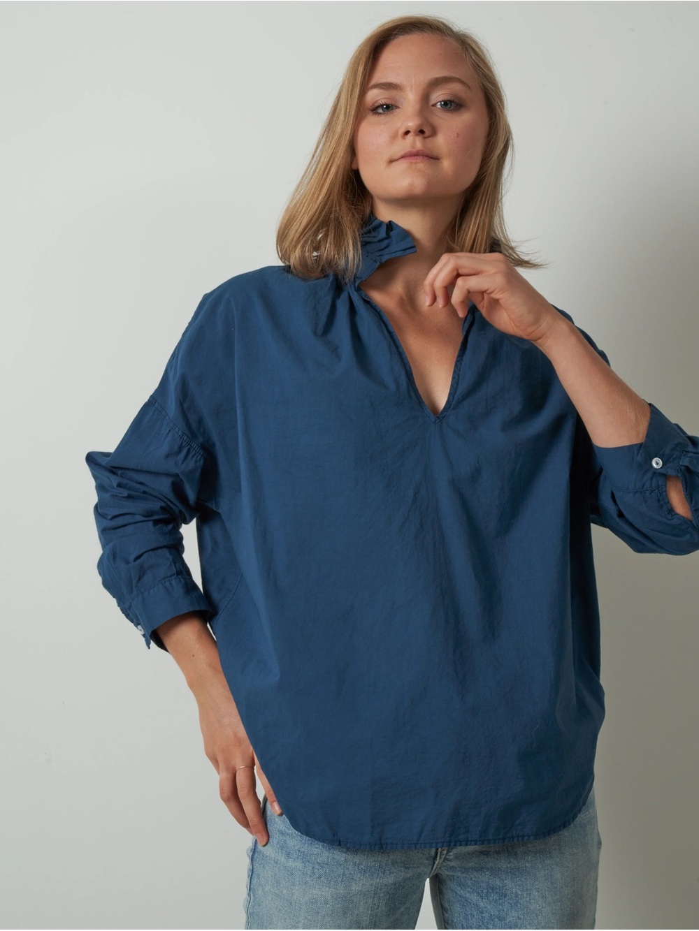 A shirt thing Penelope navy ruffle collar blouse top size large